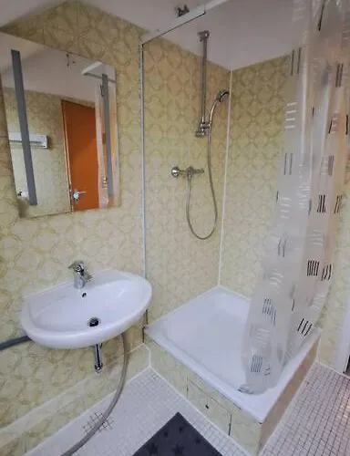 Kleine Uninähe. Bad. Wlan Küche Apartment *